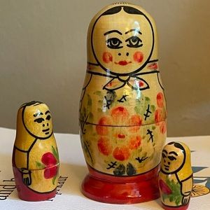 VTG Authentic Handpainted Russian Nesting Dolls